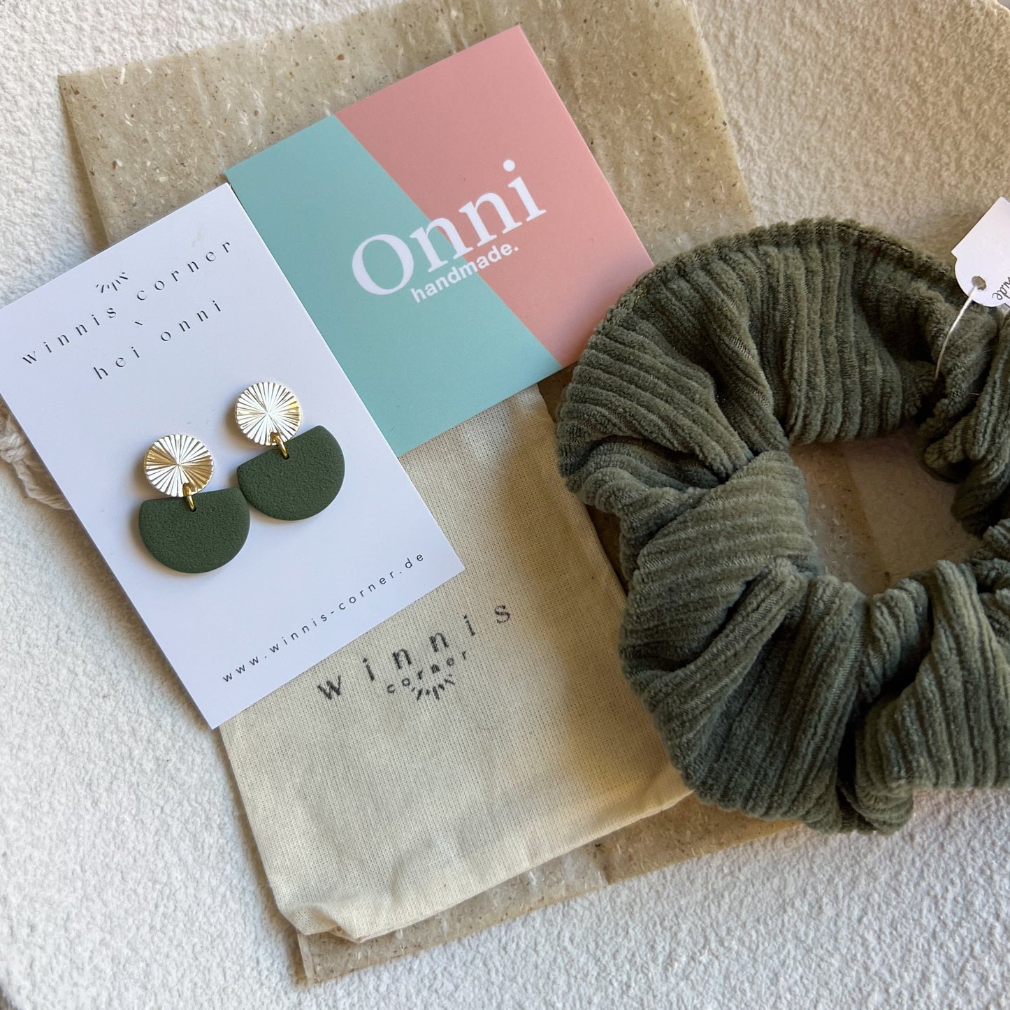 Scrunchie Set MAIRE aus Baumwolle mit passenden Ohrringen aus Polymerton und vergoldetem Edelstahl in KHAKI