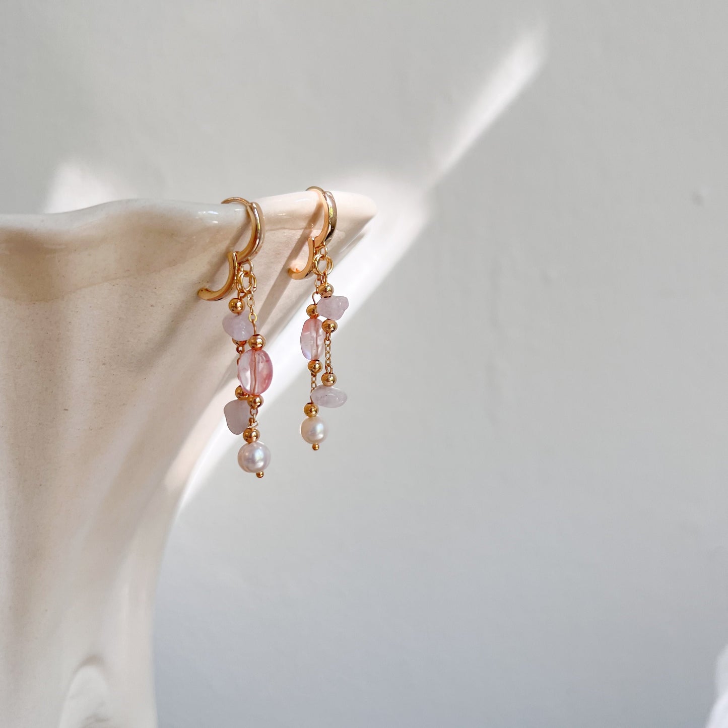 Aurora Hänge-Ohrringe aus Aventurine und Rosenquarz gold