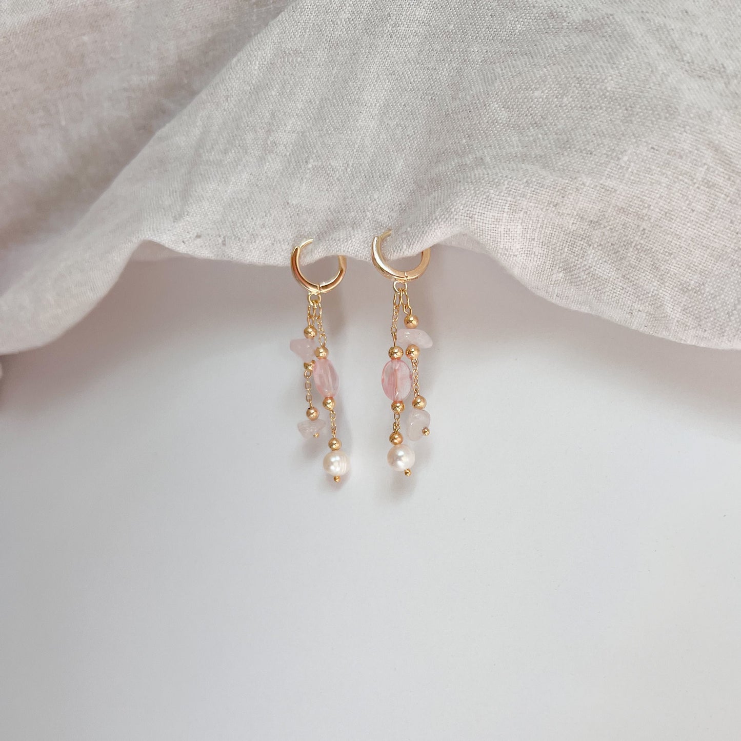Aurora Hänge-Ohrringe aus Aventurine und Rosenquarz gold