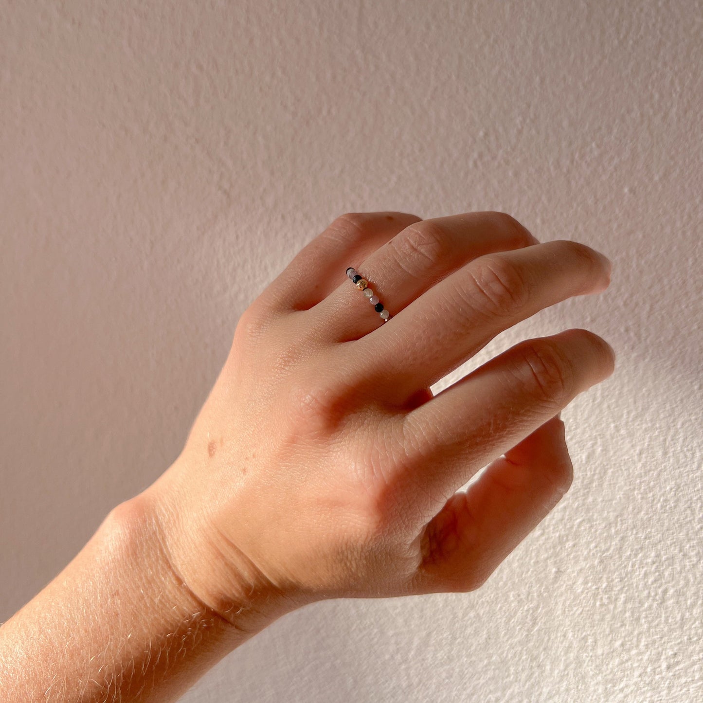 Perlenring SARAH aus Turmalin gold I handgefertigt I Winnis Corner