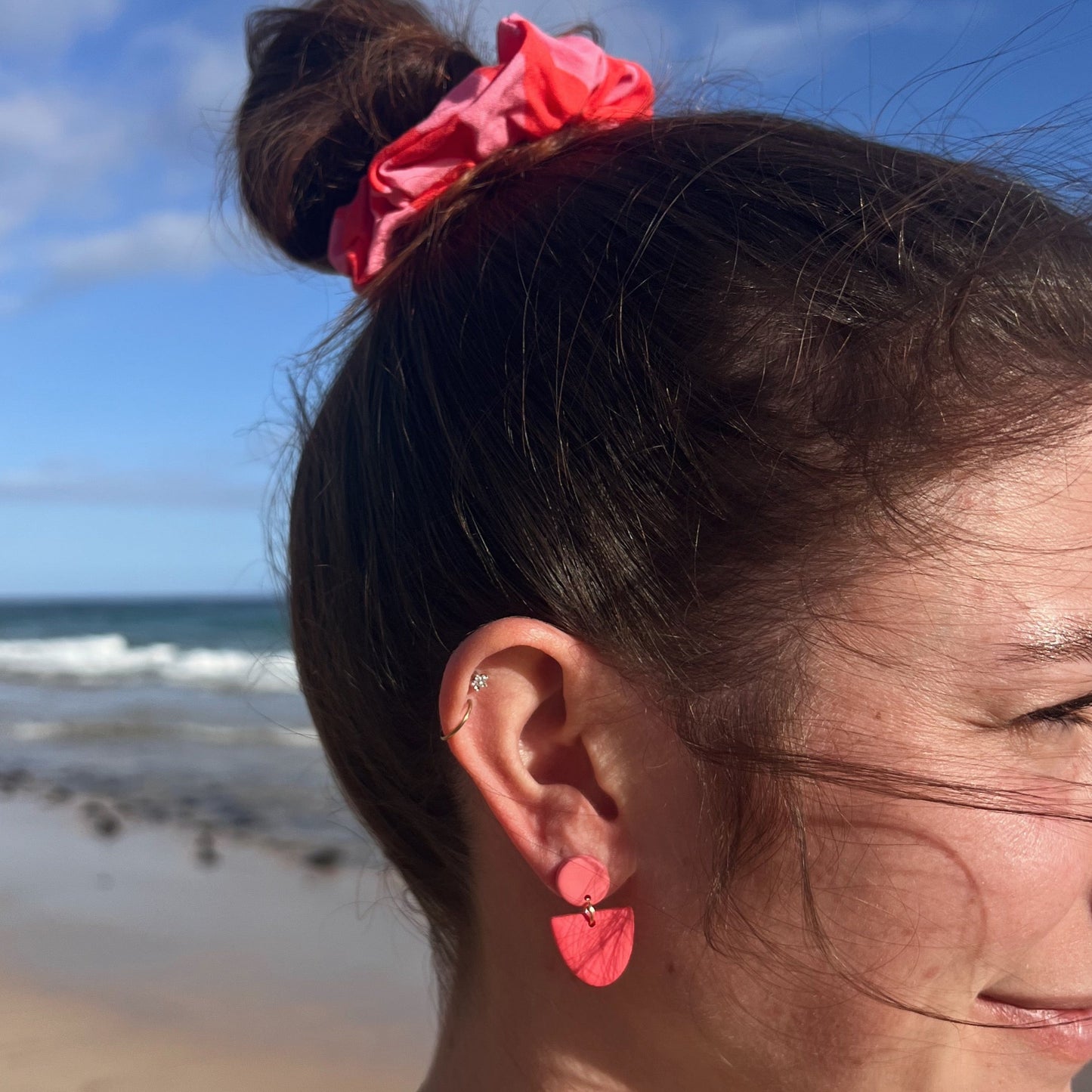 Scrunchie Set VERA aus Baumwolle mit passenden Ohrringen aus Polymerton und vergoldetem Edelstahl in Rosa-Tönen