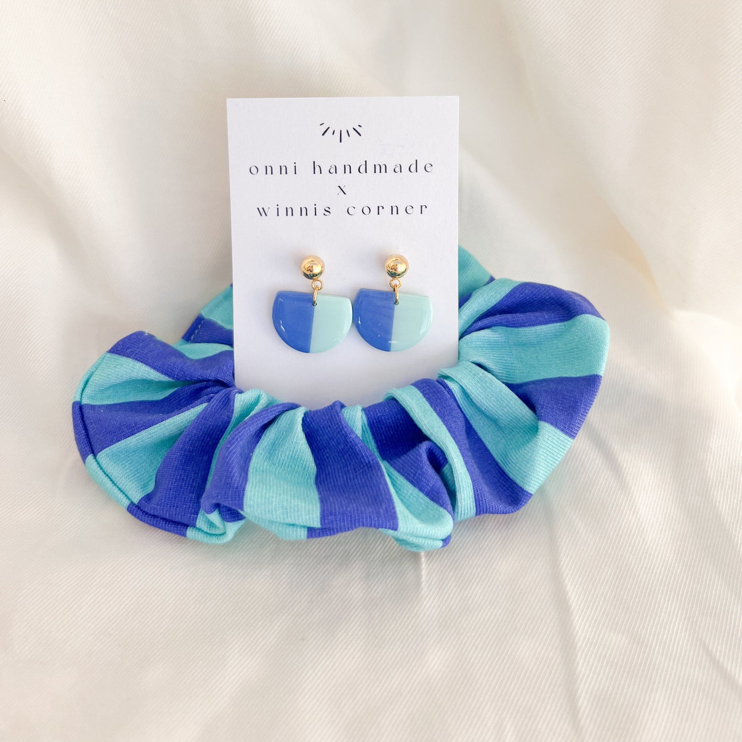 Scrunchie Set JONNA aus Baumwolle mit passenden Ohrringen aus Polymerton und vergoldetem Edelstahl in Blau-Tönen