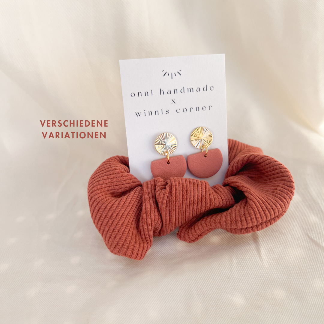 Scrunchie Set MALOU aus Baumwolle mit passenden Ohrringen aus Polymerton und vergoldetem Edelstahl in Natur-Tönen