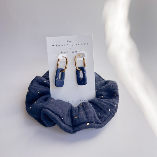 Scrunchie Set ANOUK aus Baumwolle mit passenden Ohrringen aus Polymerton und vergoldetem Edelstahl in Blautönen