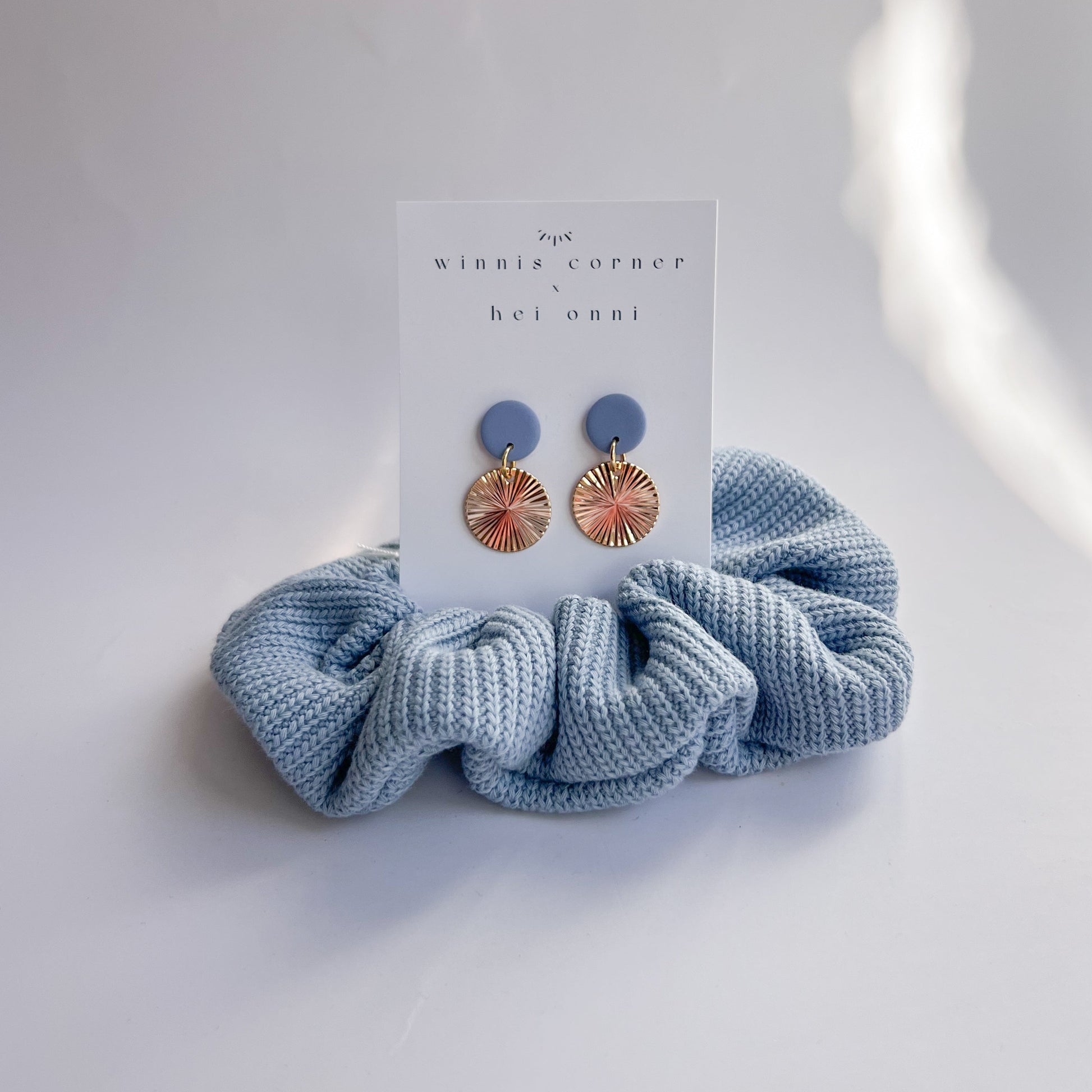 Scrunchie Set LAILA aus Baumwolle mit passenden Ohrringen aus Polymerton und vergoldetem Edelstahl in Blautönen
