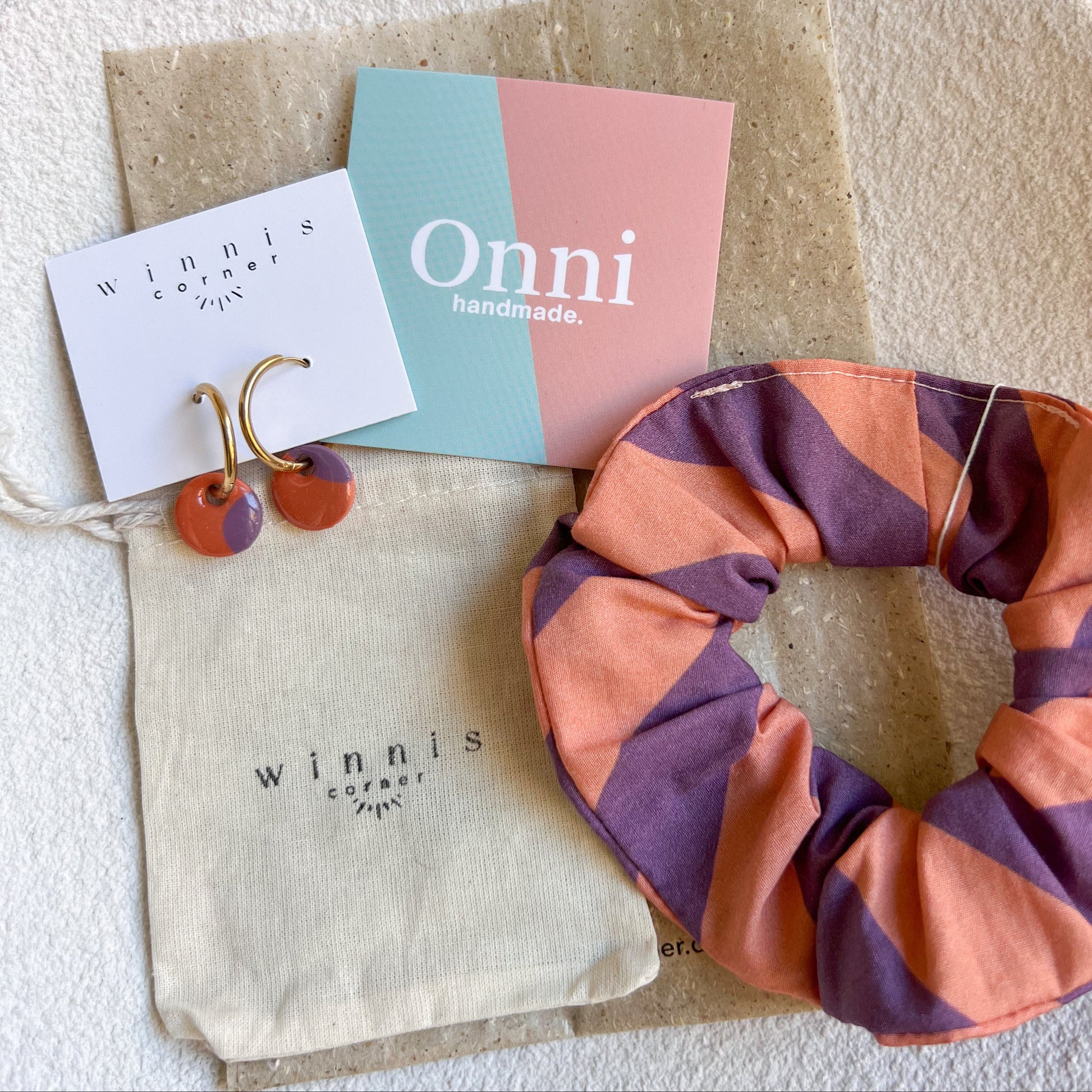 Scrunchie Set LORE aus Baumwolle mit passenden Ohrringen aus Polymerton und vergoldetem Edelstahl in Naturtönen