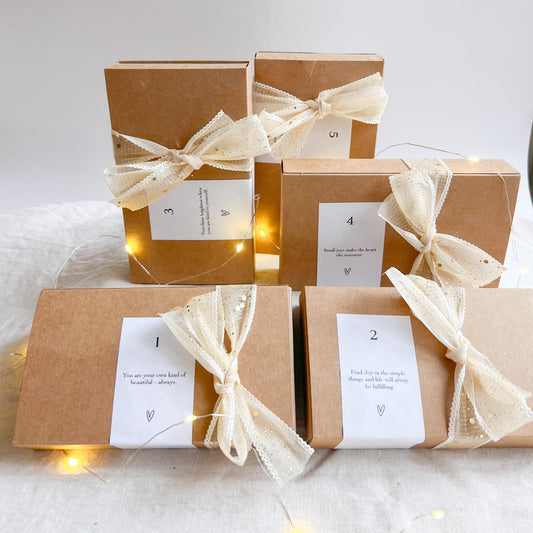 Schmuck Adventskalender aus Naturstein oder Polymerton in Gold oder Silber I Handgemachter Schmuck Winnis Corner