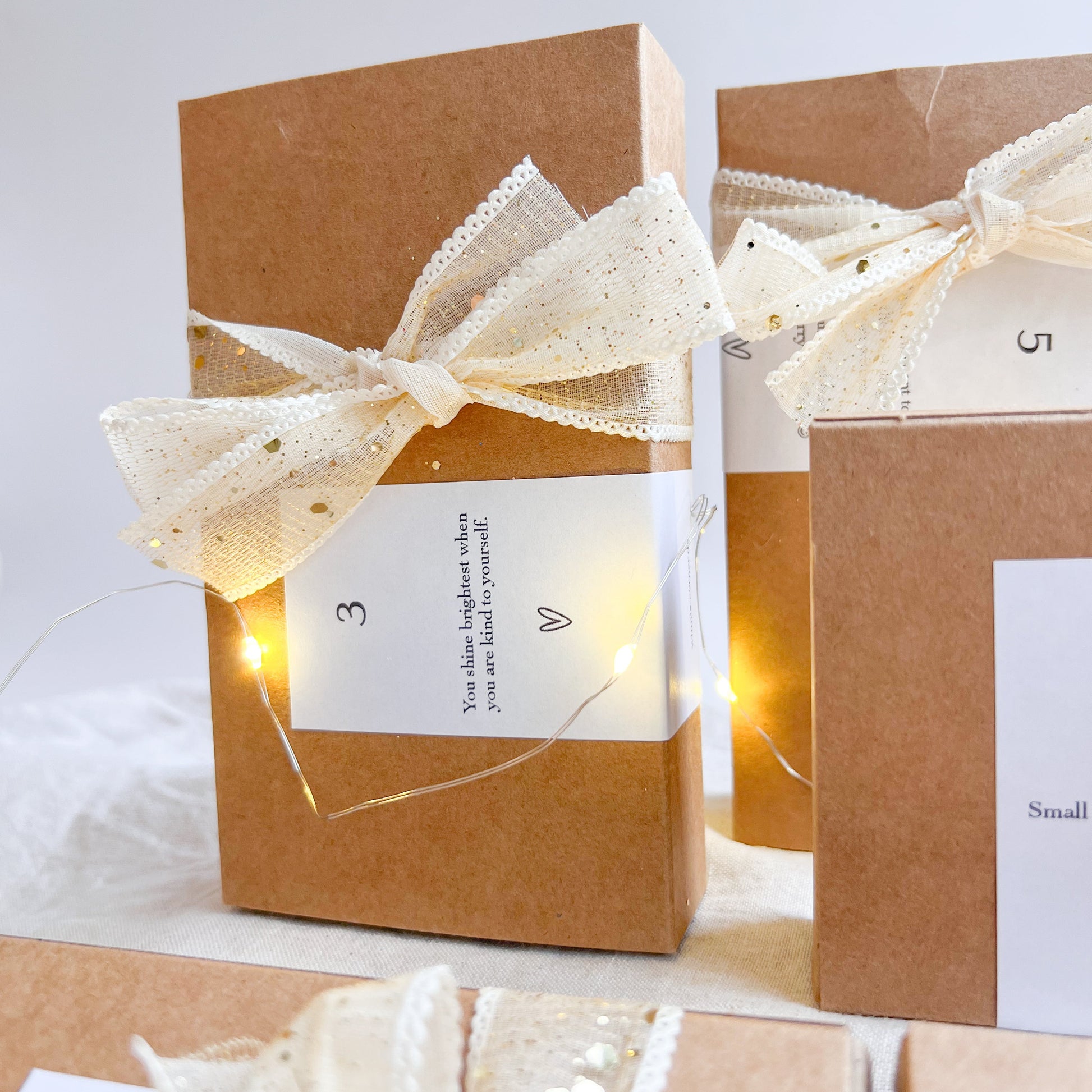 Schmuck Adventskalender aus Naturstein oder Polymerton in Gold oder Silber I Handgemachter Schmuck Winnis Corner