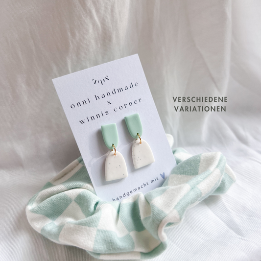 Scrunchie SET LOLA mint weiß, Handgemachte Ohrringe aus Polymerton mit antiallergischem Edelstahlstecker Verschluss. Schrunchie handgefertigt aus Baumwolle