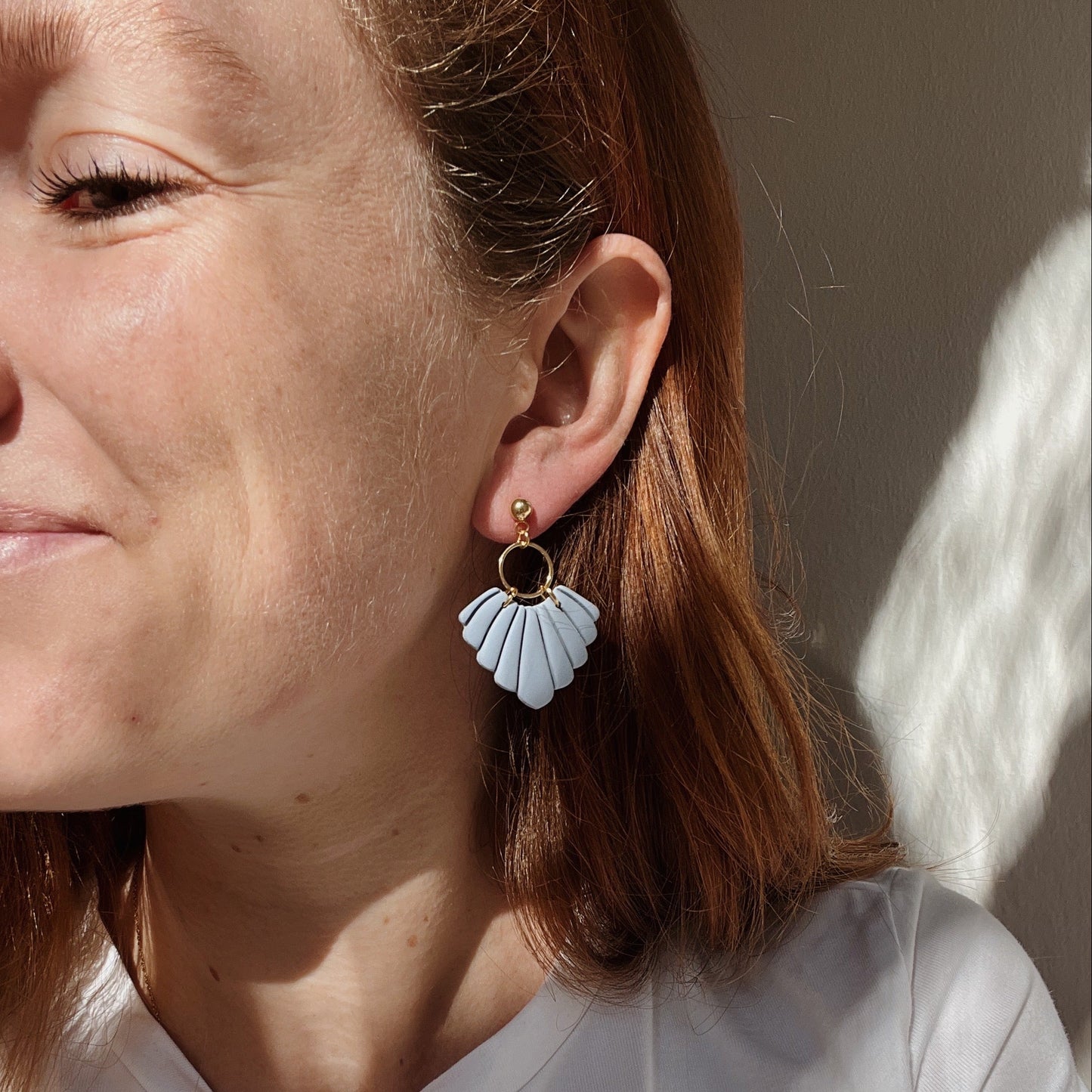 Statement Ohrringe handgefertigt aus Polymerton in zarten Naturtönen, vergoldeter Edelstahl, Winnis Corner, ANN